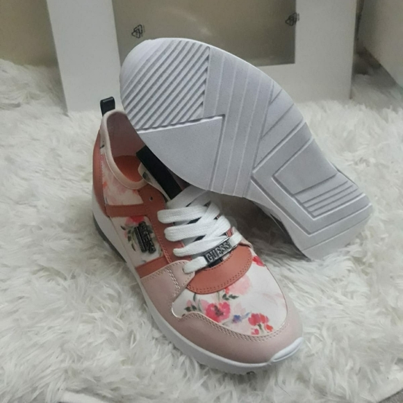 Floral Guess Sneakers - Picture 2 of 3